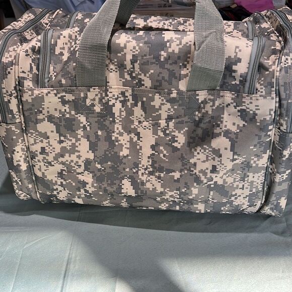 NexPak Camouflage Duffel Bag - Picture 7 of 8